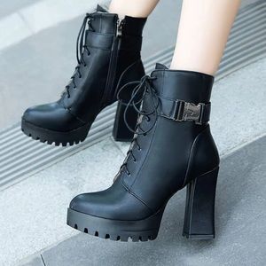 Lace Up Front Buckle Decor Boots